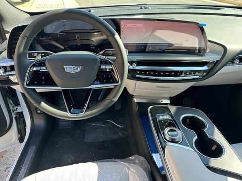 New 2025 Cadillac Lyriq Luxury AWD/4WD image 10
