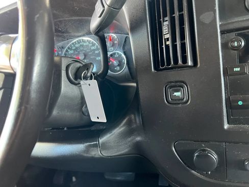 Used 2019 Chevrolet Express 2500 w/ Driver Convenience Package RWD image 16