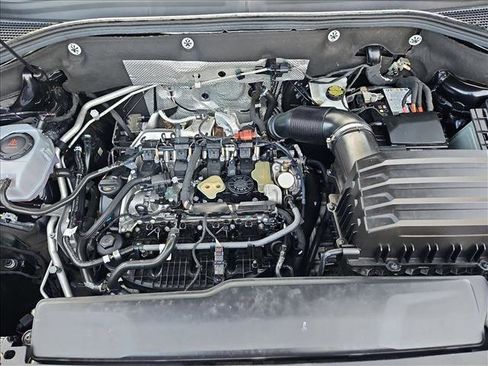 Used 2025 Volkswagen Atlas Cross Sport SE image 23