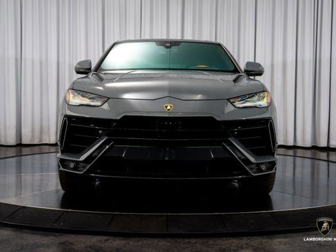 Used 2023 Lamborghini Urus S image 3