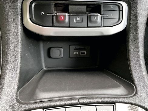 Used 2023 GMC Acadia SLT AWD/4WD image 12