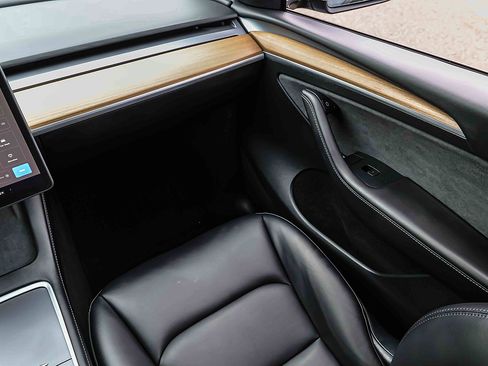 Used 2023 Tesla Model Y AWD image 16