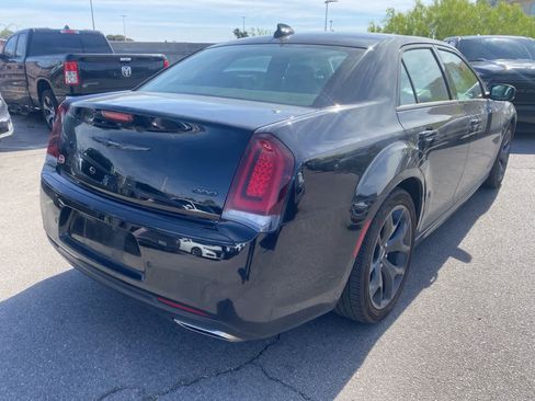 Used 2022 Chrysler 300 Touring L w/ Popular Equipment Group RWD image 7