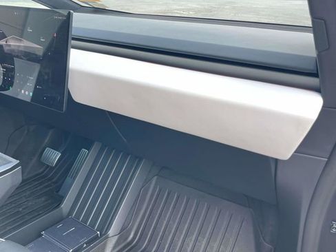Used 2024 Tesla Cybertruck AWD Crew Cab image 27
