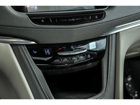 Used 2018 Cadillac XT5 Luxury w/ Driver Awareness Package image 22