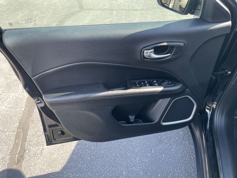 Used 2021 Jeep Compass Latitude AWD/4WD image 11