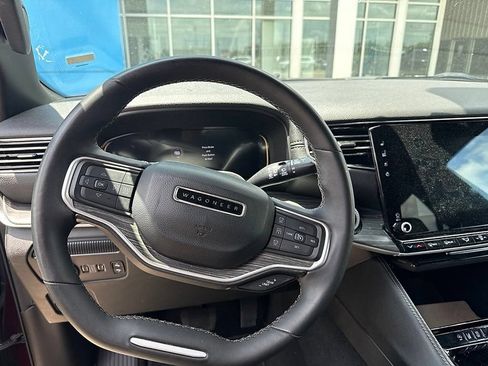 Used 2024 Jeep Wagoneer Series II w/ Flexible Seating Group RWD image 10