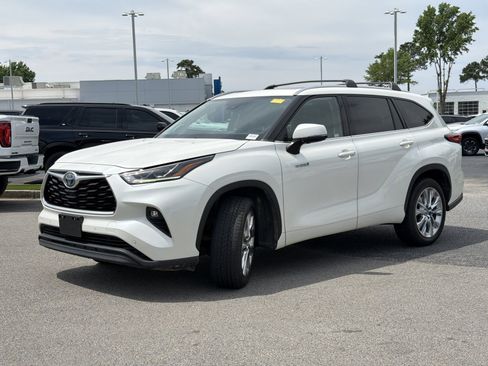 Used 2021 Toyota Highlander Limited FWD image 7