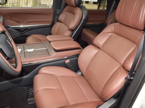 New 2026 Lincoln Navigator Reserve AWD/4WD image 36