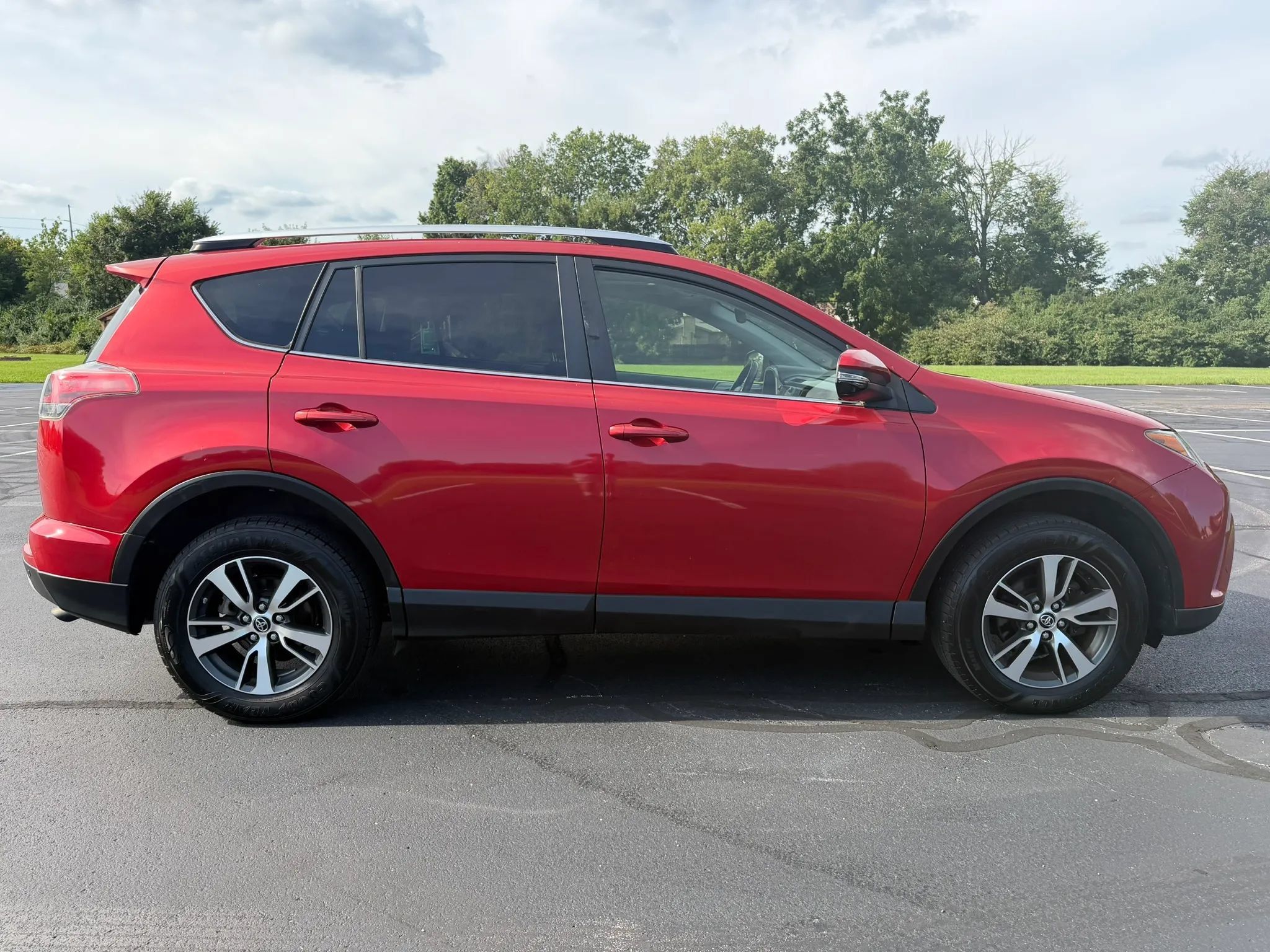 Used 2016 Toyota RAV4 XLE w/ Convenience Package AWD/4WD image 7