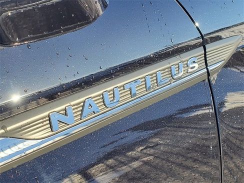 Certified 2023 Lincoln Nautilus Reserve image 6