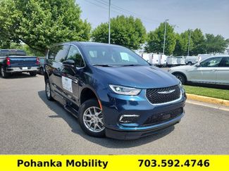 Used 2025 Chrysler Pacifica Select video 2