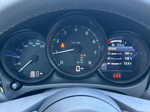 Certified 2025 Porsche Macan AWD/4WD image 28