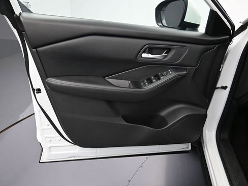 Certified 2024 Nissan Rogue SV image 11