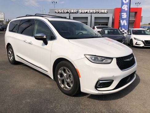 Used 2023 Chrysler Pacifica Limited FWD image 15