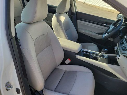 Used 2025 Nissan Altima 2.5 SV FWD image 18