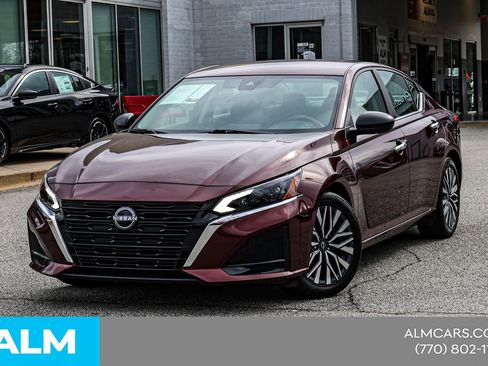 Used 2025 Nissan Altima 2.5 SV image 1