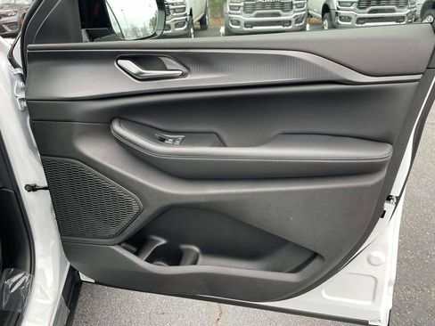 New 2025 Jeep Grand Cherokee Altitude image 16