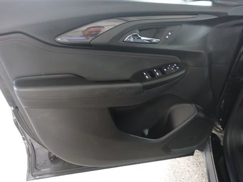 Used 2023 Chevrolet TrailBlazer RS w/ Convenience Package FWD image 9