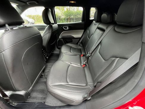 Used 2025 Jeep Compass Limited image 27