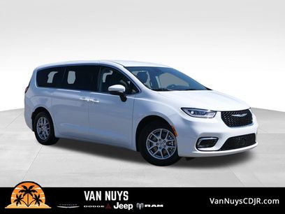 Used 2023 Chrysler Pacifica Touring-L