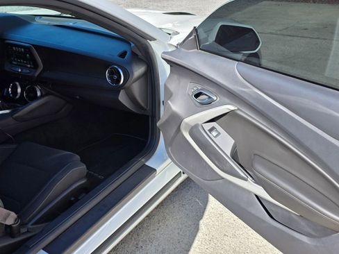 Used 2016 Chevrolet Camaro SS image 15