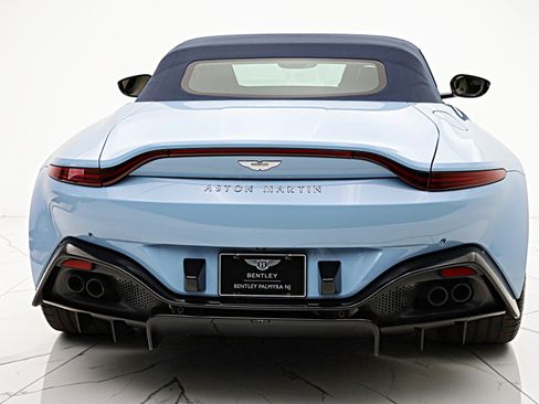 Used 2022 Aston Martin V8 Vantage Roadster RWD image 24