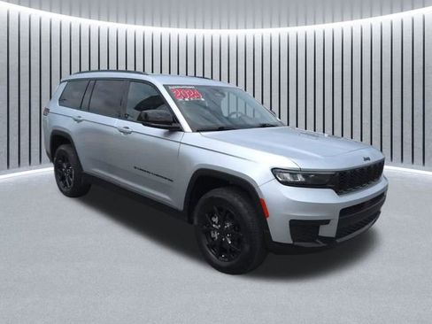 Used 2024 Jeep Grand Cherokee L Laredo AWD/4WD image 1