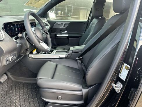 Used 2025 Mercedes-Benz GLB 250 image 9