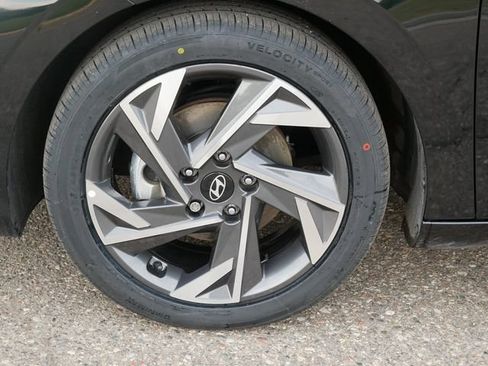 Used 2024 Hyundai Elantra SEL w/ Convenience Package FWD image 9