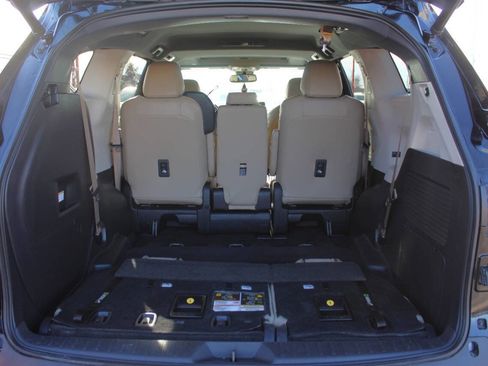 Used 2021 Toyota Sienna XLE image 13