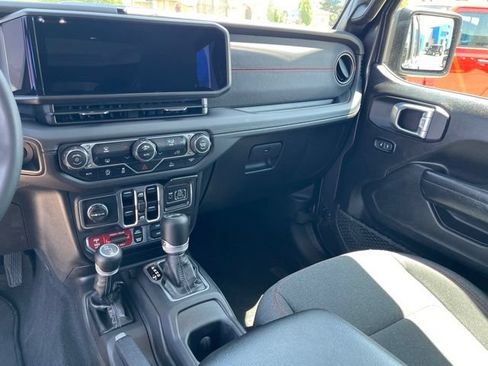 Used 2025 Jeep Wrangler Unlimited Rubicon AWD/4WD image 21