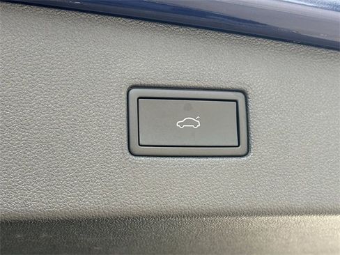 Used 2022 Volkswagen Tiguan SEL R-Line image 37