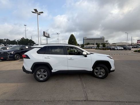 Used 2025 Toyota RAV4 XLE AWD/4WD image 4