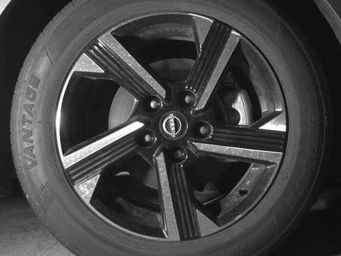 Used 2025 Nissan Sentra SV image 13