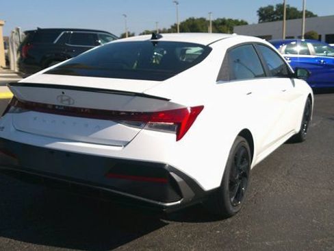 Certified 2026 Hyundai Elantra SEL Sport Premium FWD image 4