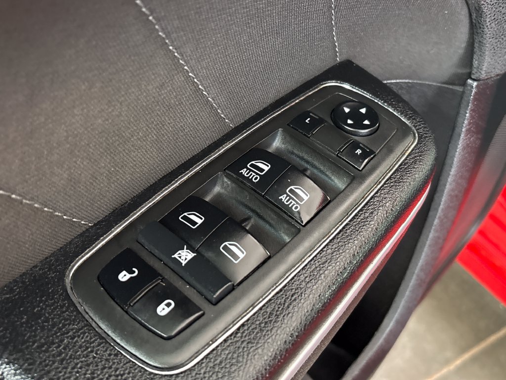 Used 2022 Dodge Charger SXT RWD image 12