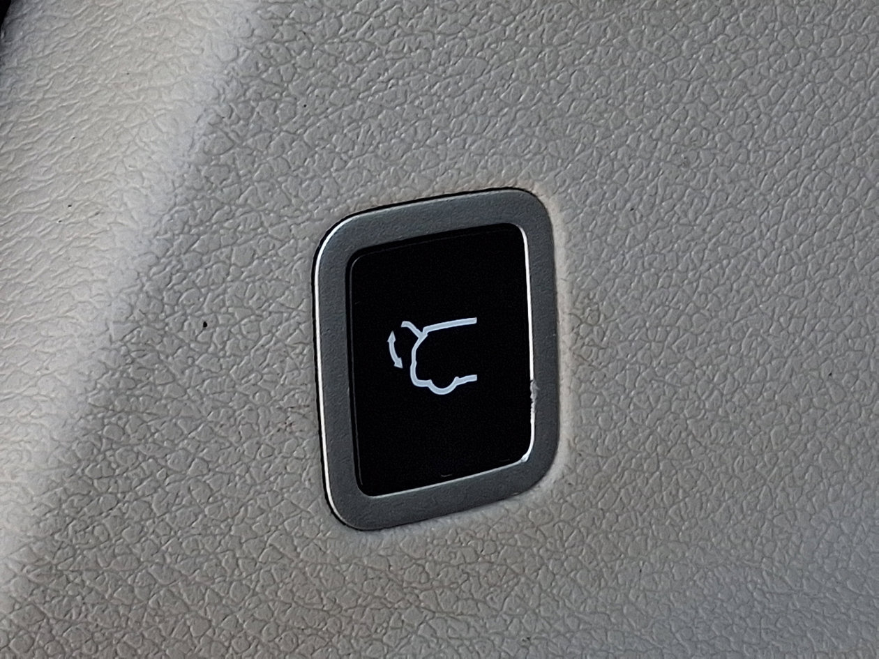 Used 2023 Chrysler Voyager LX FWD image 29