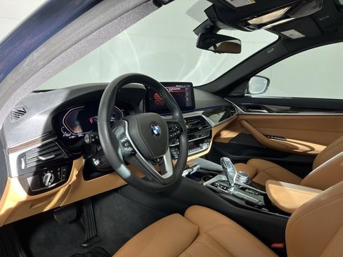 Used 2023 BMW 530i xDrive 530i xDrive w/ Premium Package image 9