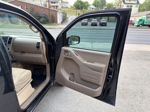 Used 2017 Nissan Frontier SV w/ SV Value Truck Package image 14