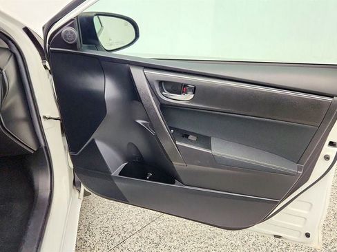 Used 2018 Toyota Corolla LE FWD image 25