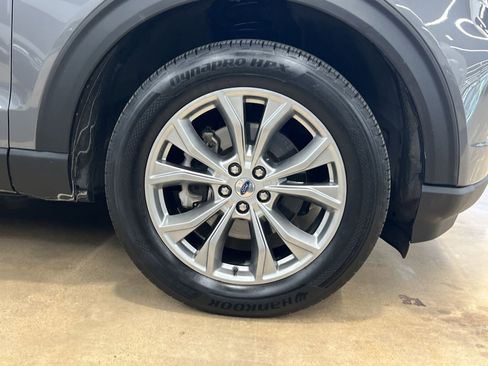 Used 2022 Ford Explorer XLT w/ Equipment Group 202A AWD/4WD image 10