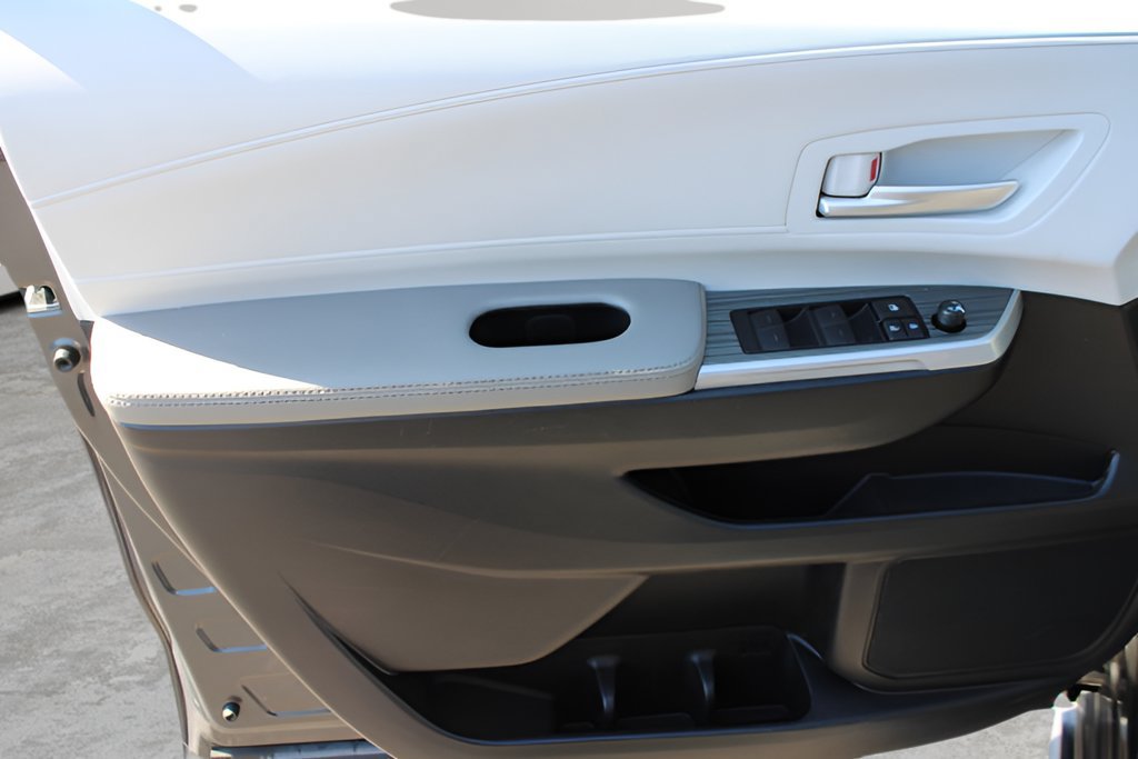 Certified 2025 Toyota Sienna XLE FWD image 19