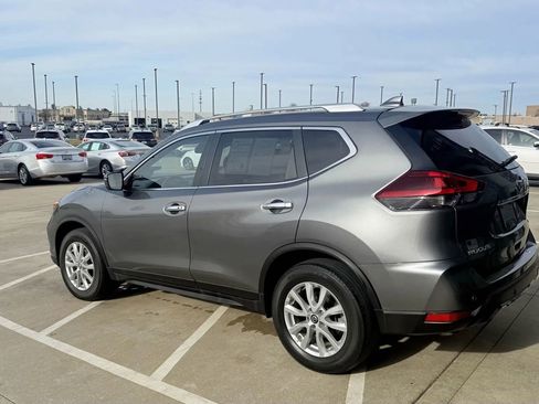 Used 2020 Nissan Rogue SV image 4