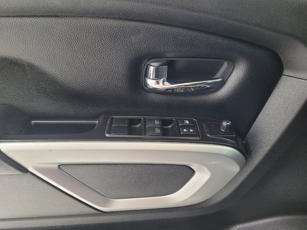 Used 2020 Nissan Titan SV w/ SV Convenience Package RWD image 27