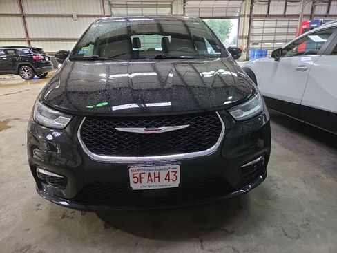 Used 2025 Chrysler Pacifica Select FWD image 7