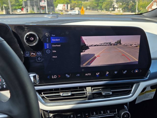 Certified 2024 Chevrolet Equinox EV LT w/ LPO, Blackout Package FWD image 32