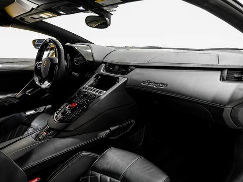 Used 2016 Lamborghini Aventador LP 700-4 image 9