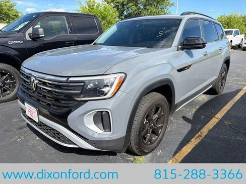 Used 2025 Volkswagen Atlas Peak Edition SE AWD/4WD image 1