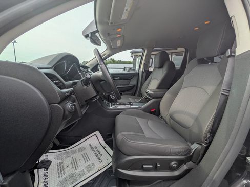 Used 2017 Chevrolet Traverse LT w/ LPO, 'HIT The Road' Package FWD image 16